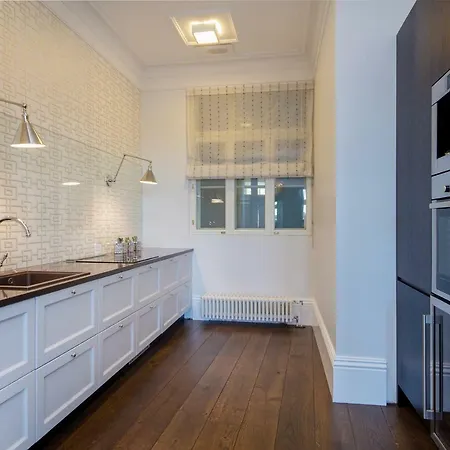 Bright Luxury 2bdr In Old Town Apartment