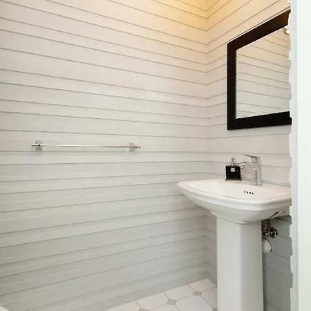 Apartment Bright Luxury 2bdr In Old Town