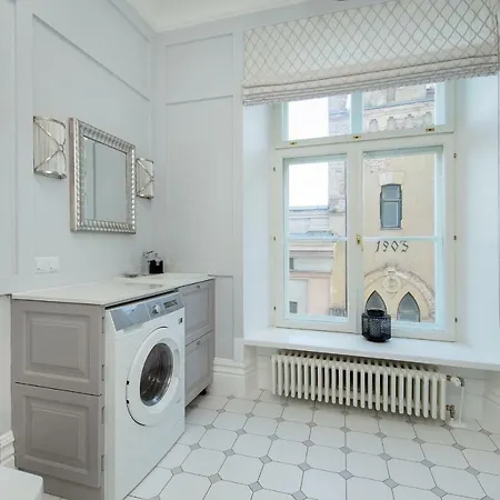 Apartment Bright Luxury 2bdr In Old Town